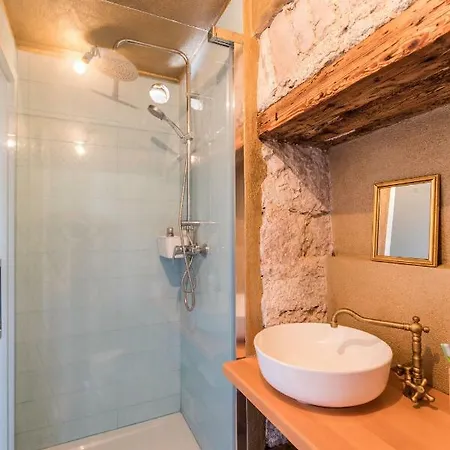 Old House Apartment *